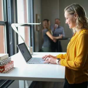 thestandingdesk-yRjwn800N5A-unsplash